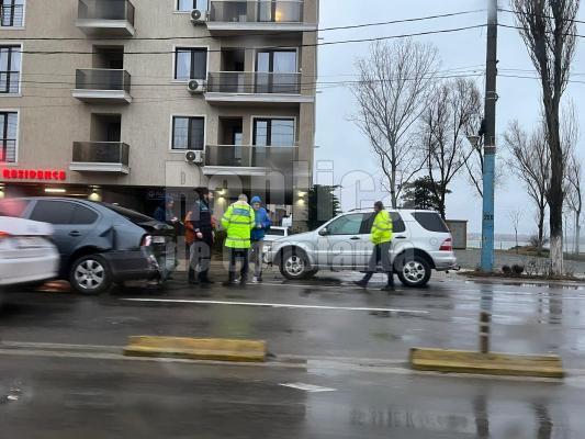 Două autoturisme au intrat în coliziune pe str. Ștefan cel Mare