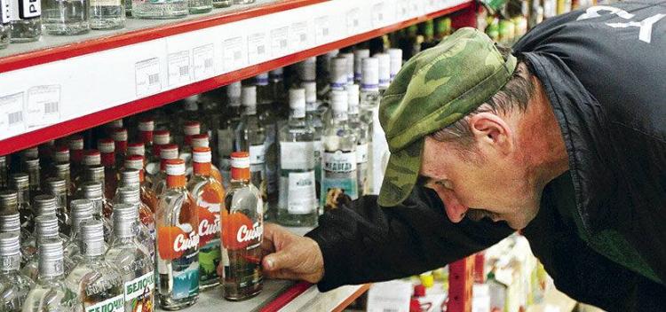Preţul la raft al băuturilor spirtoase va creşte în acest an, după majorarea accizei la alcool cu 6%