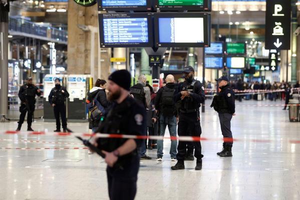 Atac în gara din Paris! Agresorul care a rănit cu o armă albă şase persoane se zbate între viaţă şi moarte
