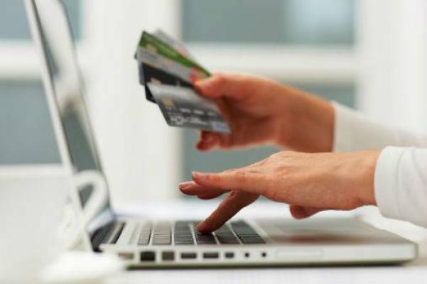 Hackerii derulează o nouă campanie de fraudă online