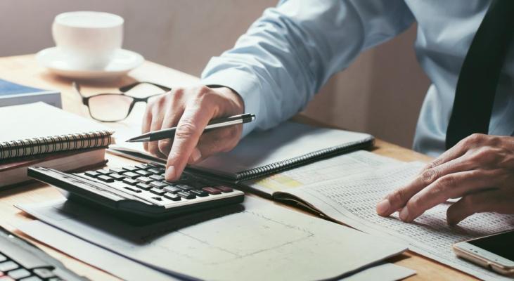 Previziune bombă pe piața muncii, în 2023: Meseria de contabil va dispărea