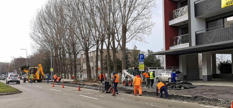 Continuă lucrările de reabilitare a tramei stradale în cartierele din Constanța