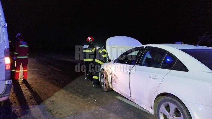 Microbuz plin cu pakistanezi, implicat într-un accident, pe varianta Ovidiu. Video