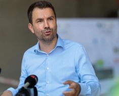 USR lansează ipoteza „reeducării lui Ilie Bolojan“ prin vizita la DNA: Șantajul la Bolojan a funcționat USR lansează ipoteza „reeducării lui Ilie Bolojan“ prin vizita la DNA: Șantajul la Bolojan a funcționat