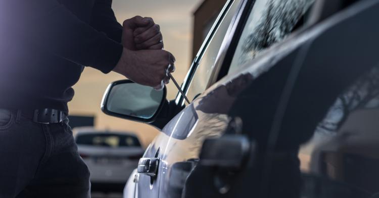Un bărbat şi-a înscenat furtul mașinii de 52.000 de euro. Cum a fost descoperit