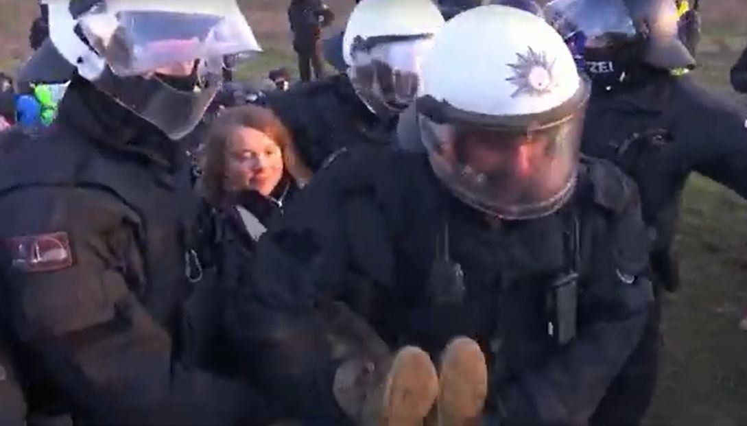 Greta Thunberg a fost retinuta de politia germana. Video