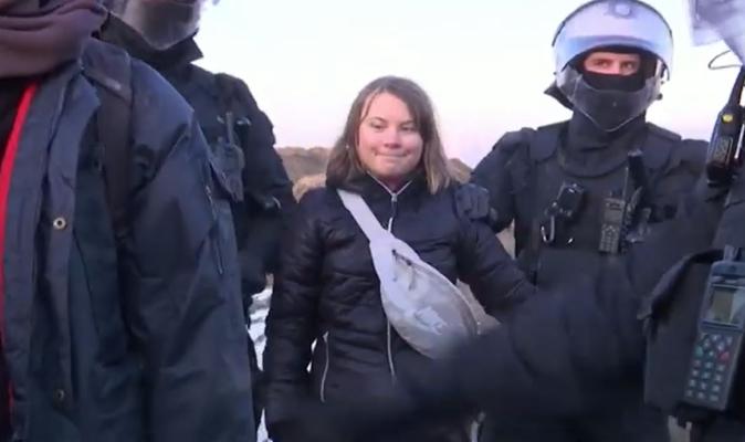 Greta Thunberg a fost reţinută de poliţia germană. Video