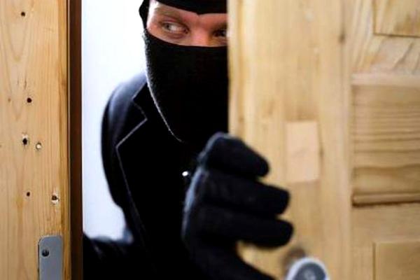 Sediul Casei Județene de Asigurări de Sănătate a fost vandalizat