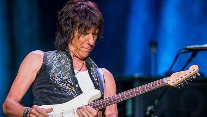 Unele dintre cele mai mari vedete de pe scena muzicii rock i-au adus un omagiu regretatului chitarist britanic Jeff Beck