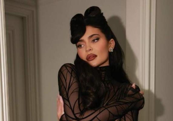 Kylie Jenner a dezvăluit numele fiului ei