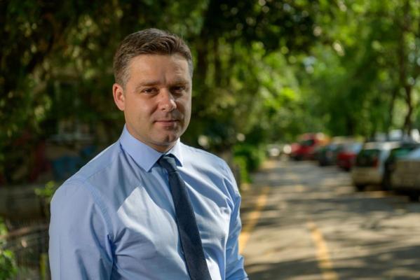 Rezultate parţiale la Sectorul 6: Ciprian Ciucu (PSD-PNL) - 73,08%, Mihaela Ştefan (ADU) - 11,32%