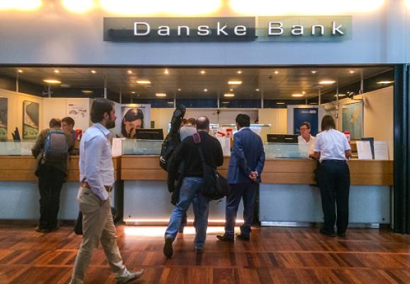 Danske Bank va plăti 2 miliarde de dolari pentru a închide o investigaţie din SUA privind spălarea de bani printr-o filială din Estonia