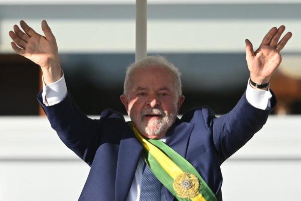Noul preşedinte Lula da Silva a depus jurământul şi a promis să „reconstruiască ţara” împreună cu brazilienii
