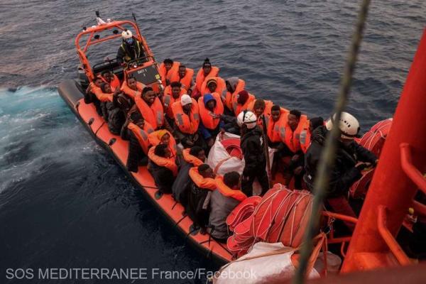 Organizaţiile umanitare au salvat 110 migranţi în pericol în apele Mediteranei. Video!