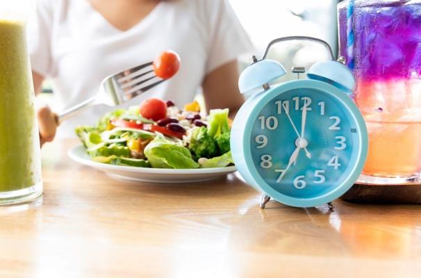 Studiu: Postul alimentar de 16 ore poate oferi beneficii semnificative organismului