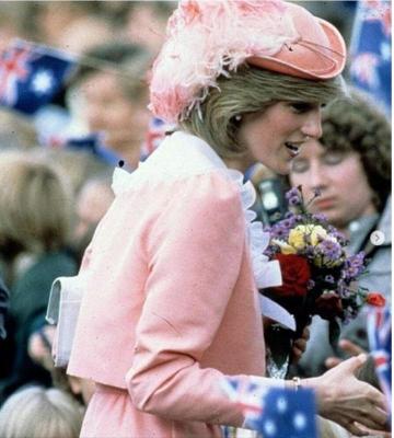 Rochia „statement” a Prințesei Diana, vândută pe o sumă colosală