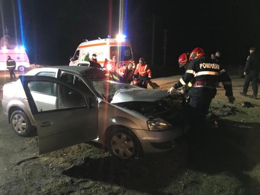 Impact grav între două mașini, pe DN22 A Constanța-Tulcea; o persoană a murit