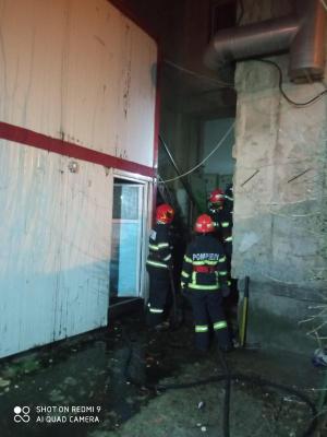Incendiu la Tulcea; o magazie a luat foc