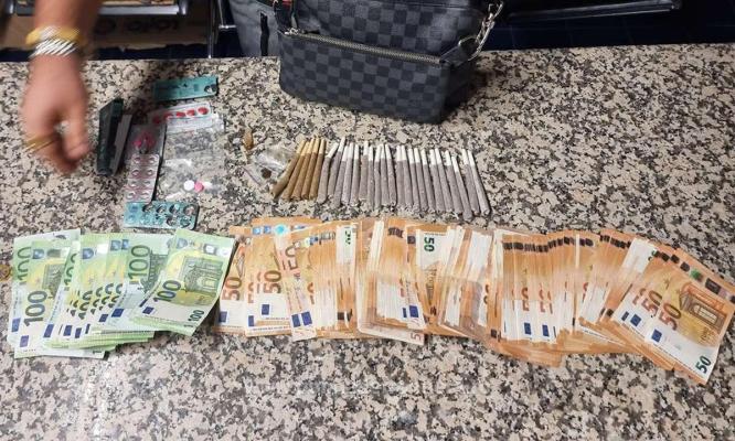 Cetăţean sirian rezident în Olanda, depistat pe aeroport cu ţigarete cu cannabis 