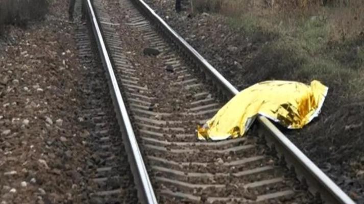 Un tânăr de 21 de ani a murit după ce a fost lovit de tren