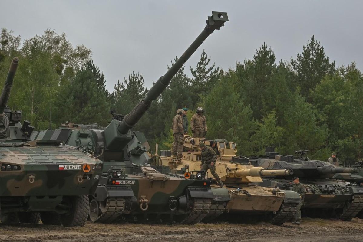 O coalitie de state NATO trimite 200 de tancuri in Ucraina, inclusiv Leopard 2 si Abrams