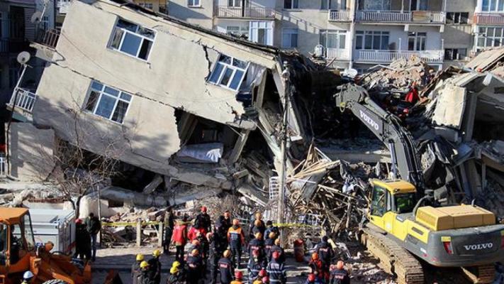 Urmările tragice ale cutremurului de la granița dintre Turcia și Iran