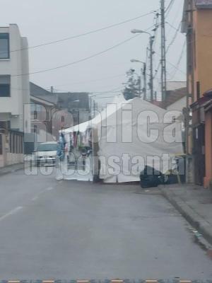 Au mutat priveghiul în stradă! Un cort uriaș a dat peste cap traficul în Palazu Mare