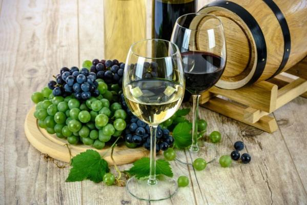 Graţie inflaţiei, exporturile franceze de vin şi băuturi spirtoase au atins un nou record în 2022