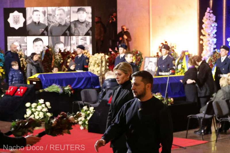 Zelenski a asistat la ceremonia funerara pentru oficialii decedati in elicopterul prabusit langa Kiev