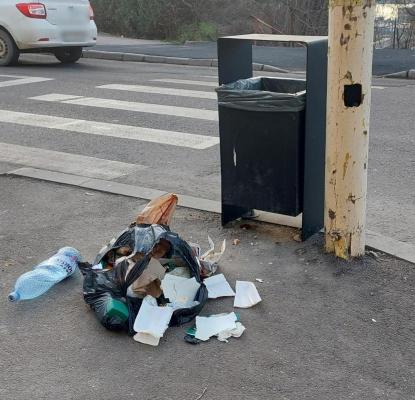 Depozitarea ilegală de deșeuri pe domeniul public, sancționată de polițiștii locali din Constanța