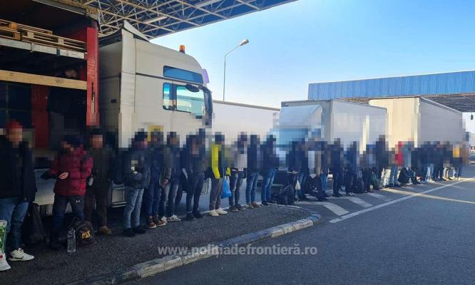 Cetățeni străini care treceau ilegal, depistați la granițele Nădlac II și Turnu. Video
