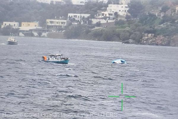  O femeie şi patru copii au murit în naufragiul unei ambarcaţiuni cu migranţi