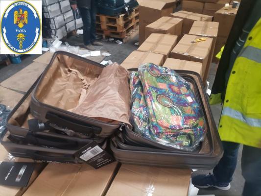 Genți de voiaj și jucării în valoare de peste 280.000 lei, confiscate de inspectorii vamali constănțeni