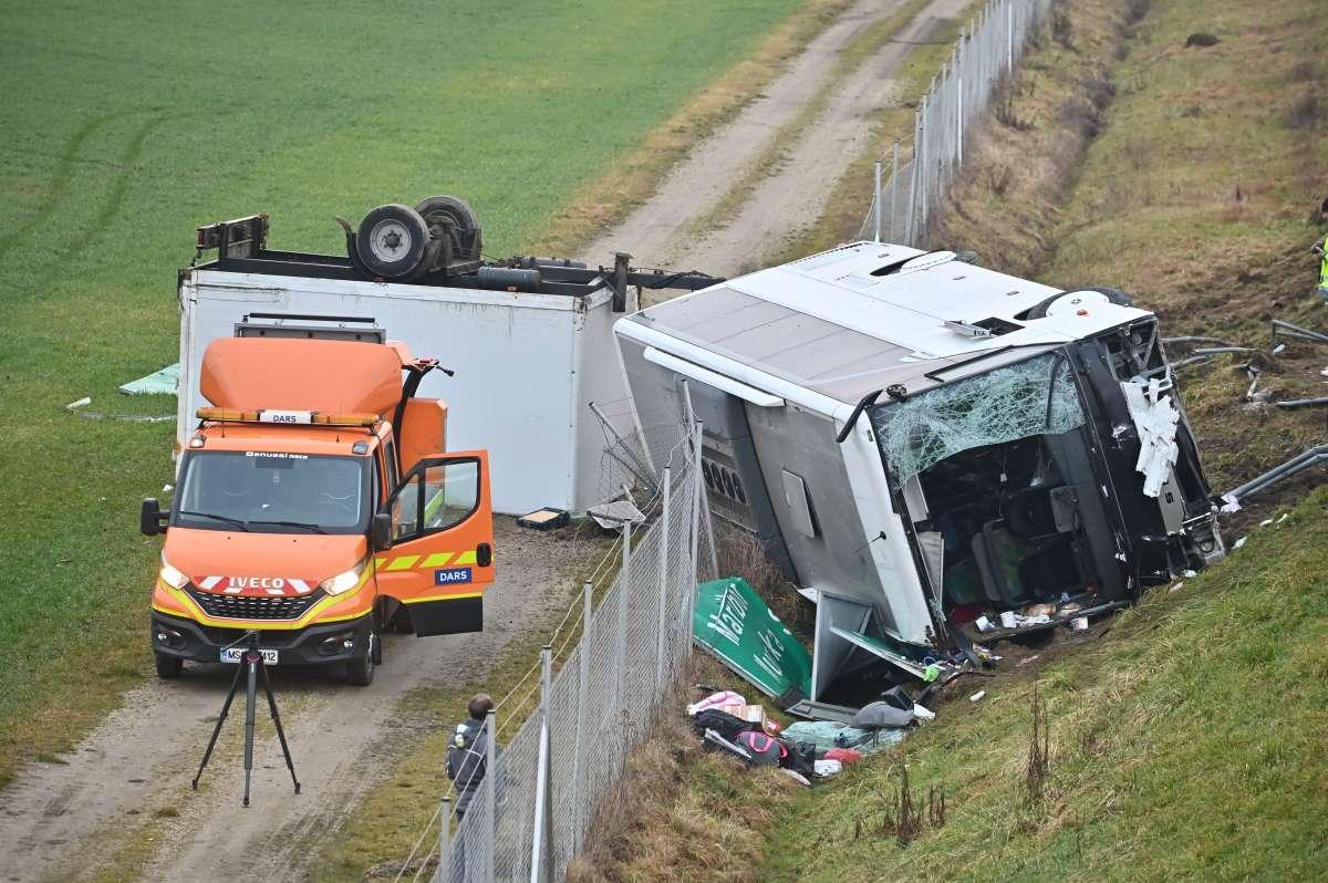 Accident grav cu un autocar din Brasov, pe o autostrada din Slovenia