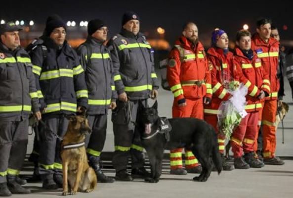Primii salvatori români trimişi în Turcia s-au întors acasă! Video