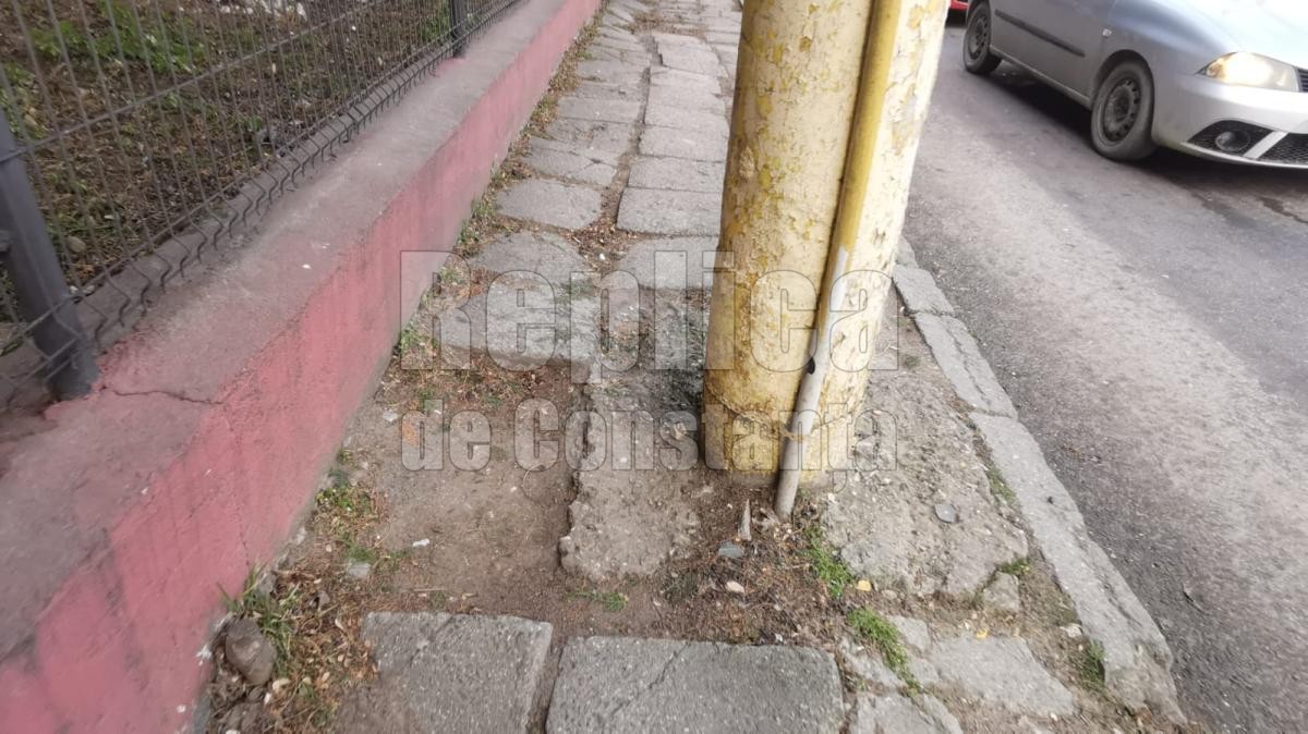 Cand vor fi reabilitate trotuarele de pe Baba Novac, care n-au vazut un utilaj timp de 30 de ani?!  Video