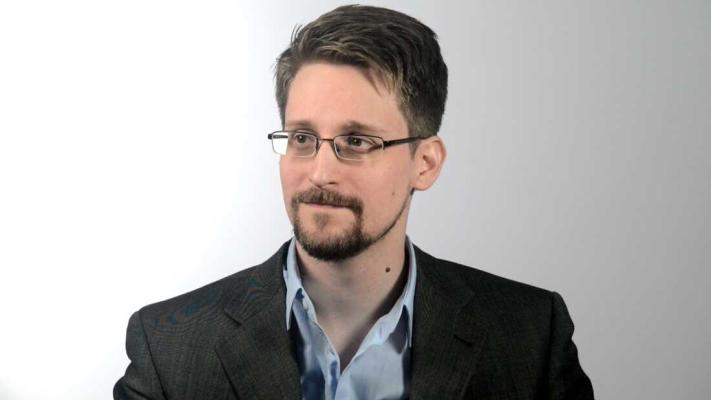 Fostul ofițer CIA, Edward Snowden, are o explicație explozivă pentru scandalul OZN-urilor