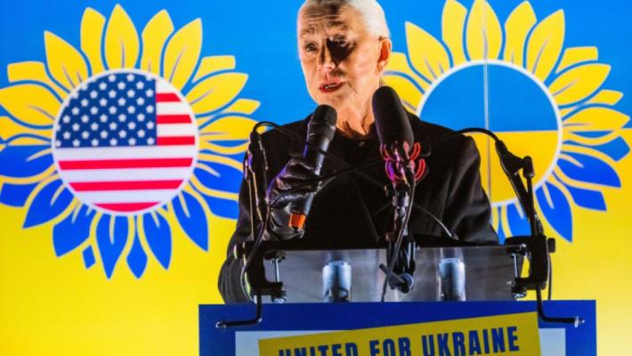 Helen Mirren, vizibil emoţionată, a recitat o poezie ucraineană la un priveghi organizat la Londra