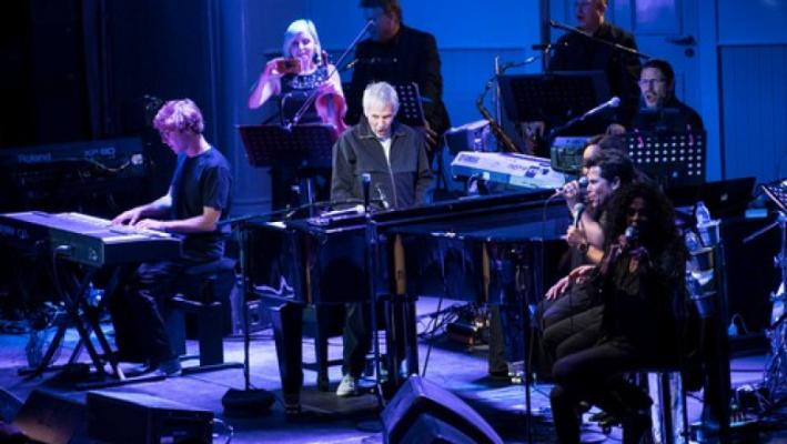 A murit celebrul compozitor Burt Bacharach