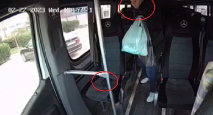 A furat un portofel dintr-un microbuz, neștiind că este filmată. Video