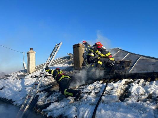 Incendiu la o casă din localitatea Somova, din cauza unei sobe defecte