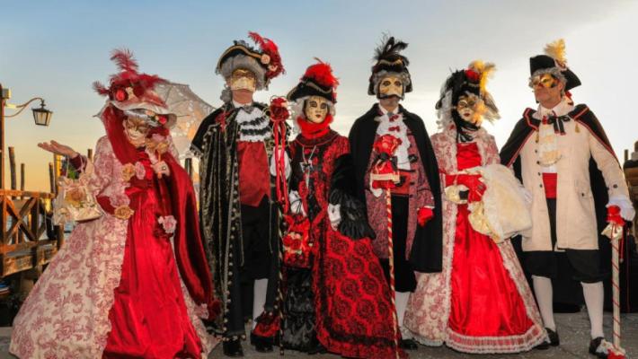 Primăria Veneţiei interzice folosirea din confeti de plastic pe străzile oraşului în timpul carnavalului
