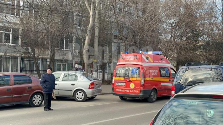 Coliziune între două autoturisme, pe șoseaua Mangaliei. Video