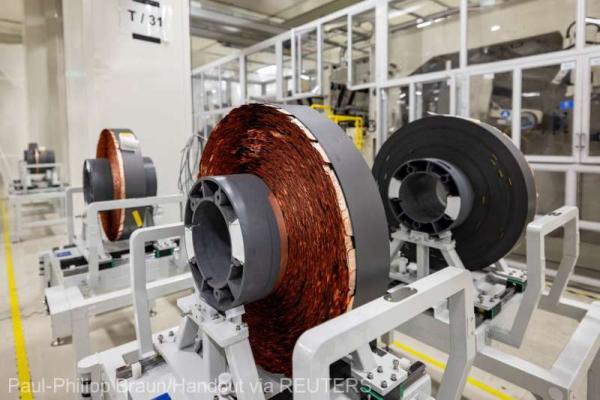  Bloomberg: China verifică acordul dintre Ford şi CATL