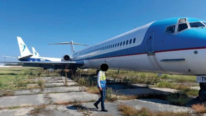 ANAF vinde avioanele epavă ale miliardarului Ovidiu Tender