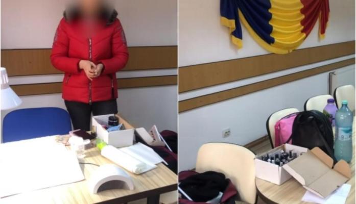 Salon de manichiură în sala de Consiliu a unei primării din Bacău. Video