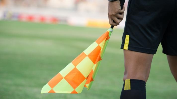 „Cutremur“ în fotbalul românesc: Zeci de arbitri ar fi anchetați pentru că ar fi jucat la pariuri