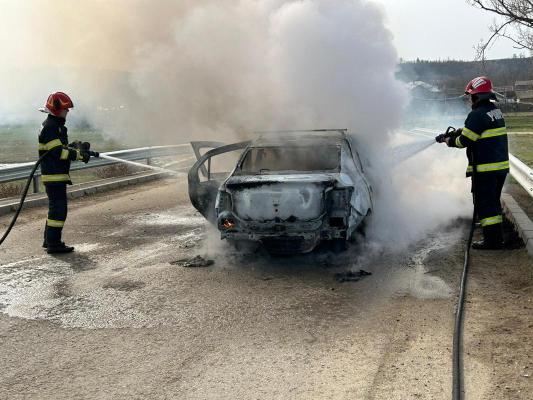 Pompierii ialomițeni, ample acțiuni de stingere a incendiilor și acordare de prim ajutor