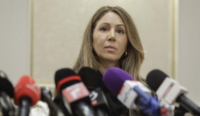 Avocata vedetelor de la Hollywood, vizită în toiul nopţii în celula fraţilor Tate din Arestul Central
