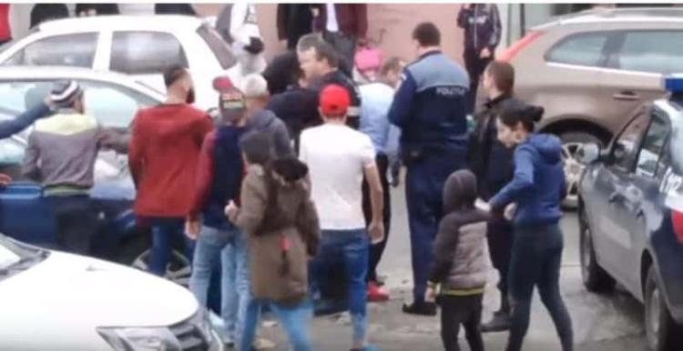 Bătaie, terminată cu înjunghieri, din cauză că a înjurat o femeie